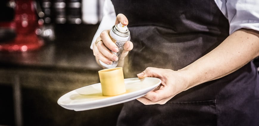 07_gluehkerze_goldene_lebensmittelfarbenspray_slide