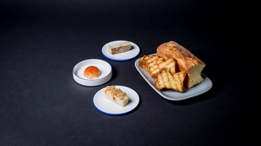 Hausgemachter-englischer-Toast-mit-dreierlei-Schmalz-Zwiebel_-Paprika-und-Pilz