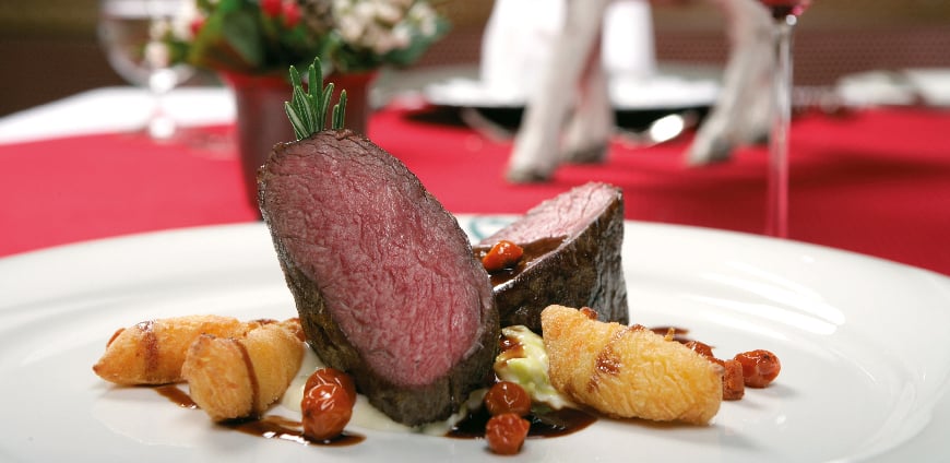 slider_Jagdhof_Gamsruecken-mit-Kartoffelpaunzen