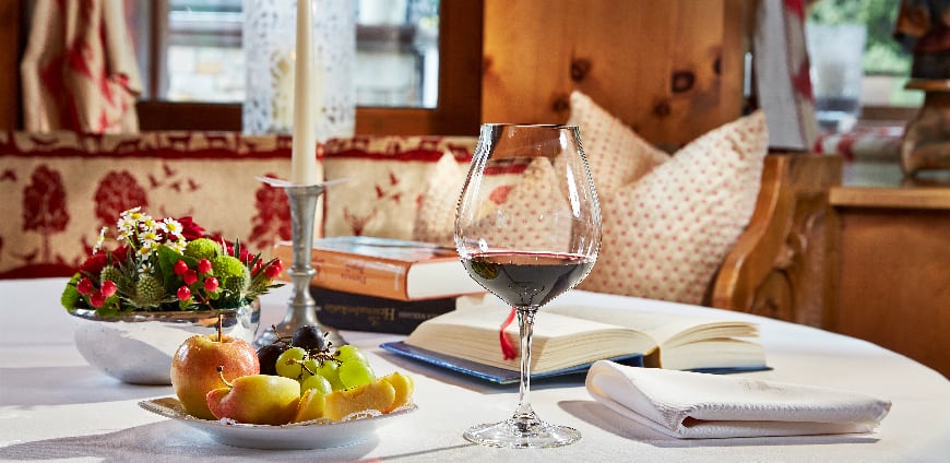 slider_Jagdhof_Wein-Detail-_c_-Huber-Fotografie