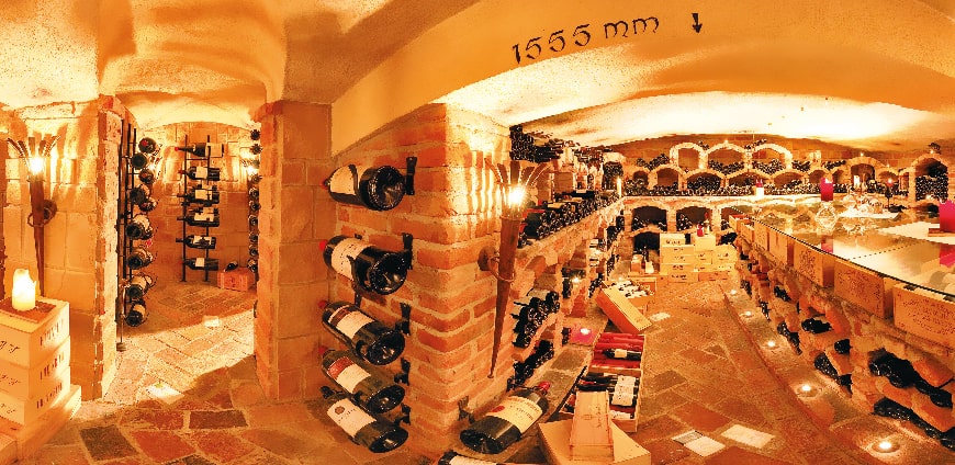 slider_Jagdhof_Weinkeller_03-_c_-Andre-Schoenherr