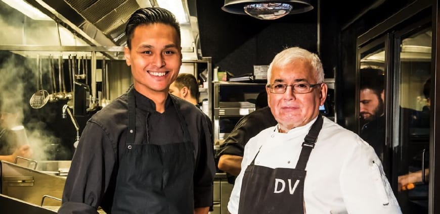 slider_Kuechenchef-Jeffrey-Bartolome-mit-Steakmaster-Daniel-c-WK