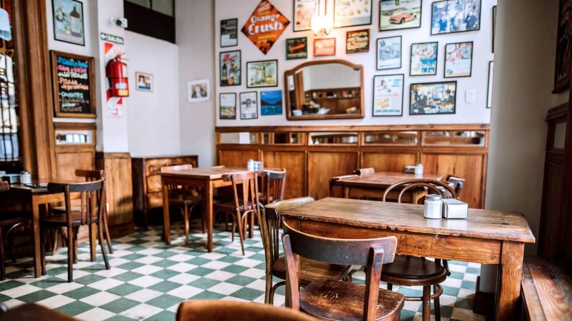 schweiz-restaurant-leer-1132x637