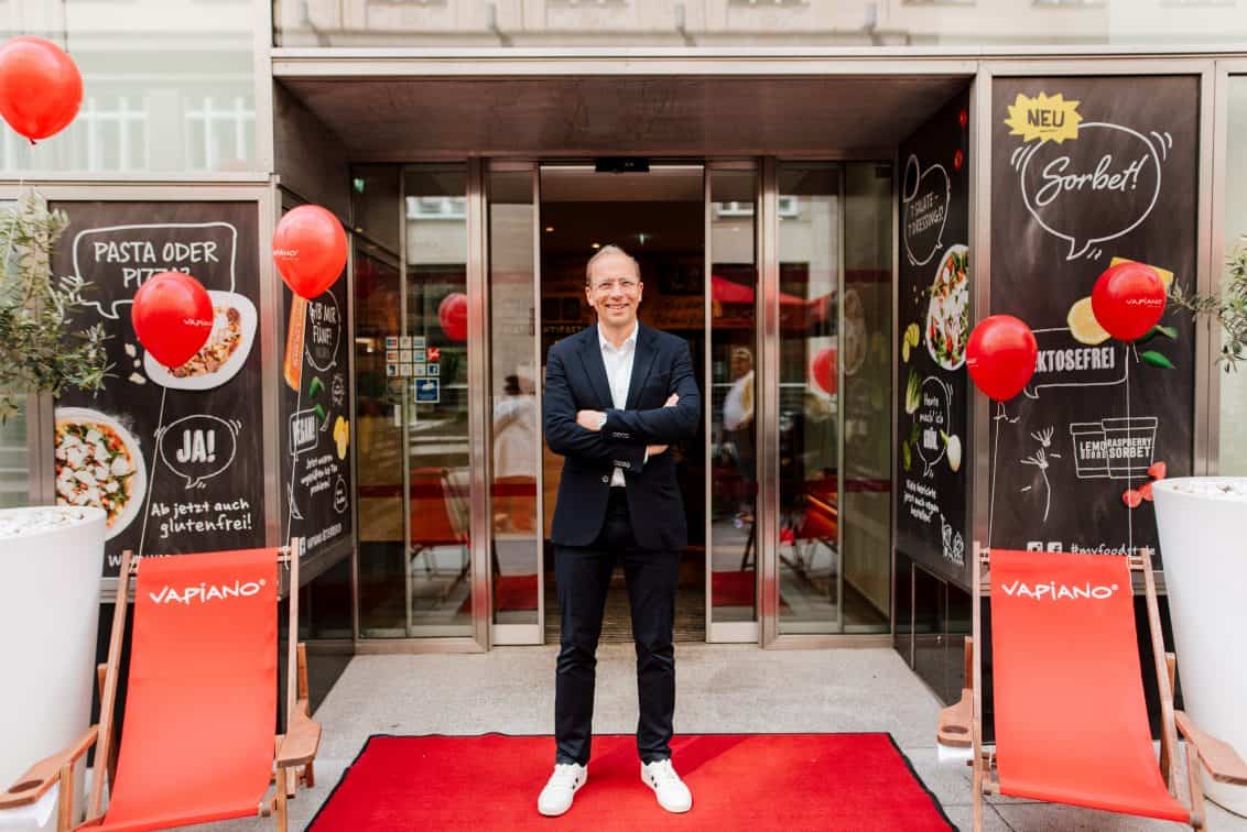 Bild-1_Josef-Donhauser-Geschäftsführer-DoN-group-ist-vom-Erfolg-seiner-VAPIANO-Übernahme-überzeugt.-©-VAPIANO-1132x756