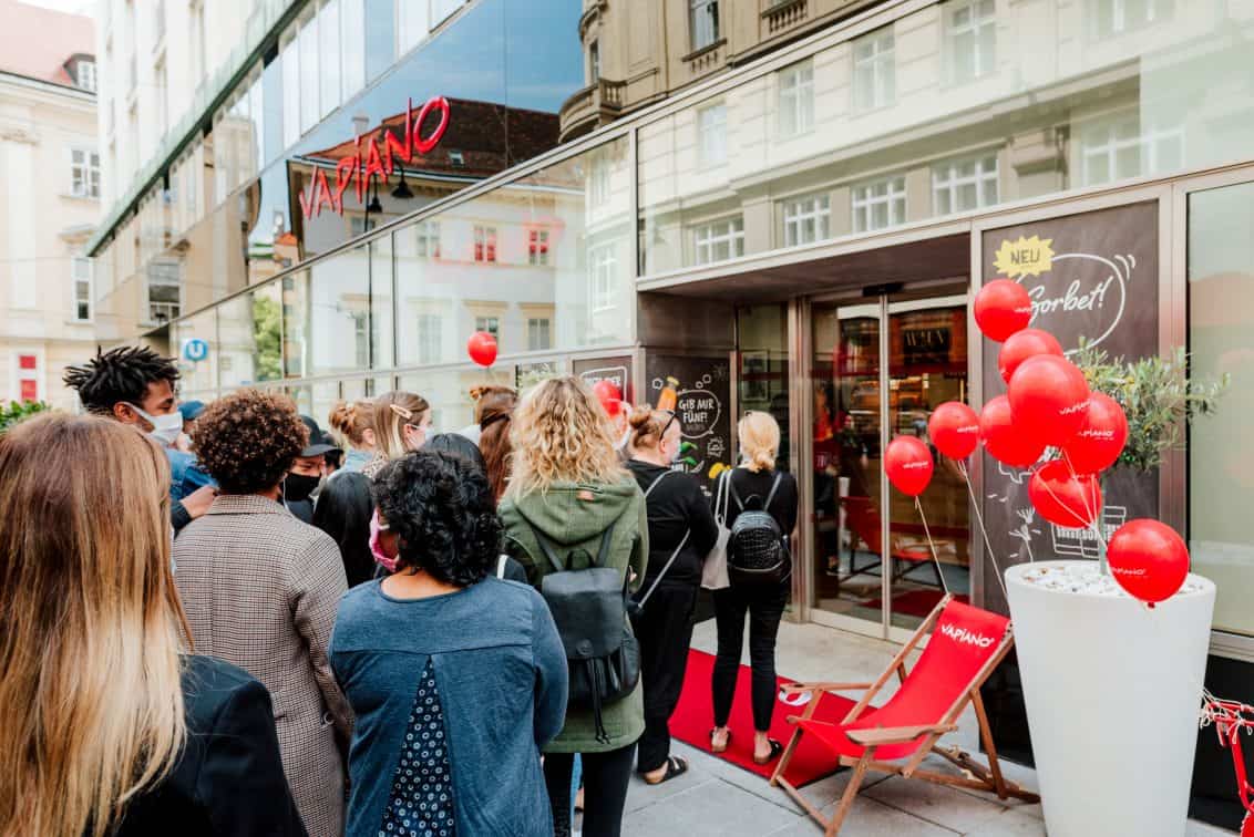 Bild-2_Der-Andrang-auf-die-wiedereröffneten-VAPIANOs-war-groß.-©-VAPIANO-1132x756