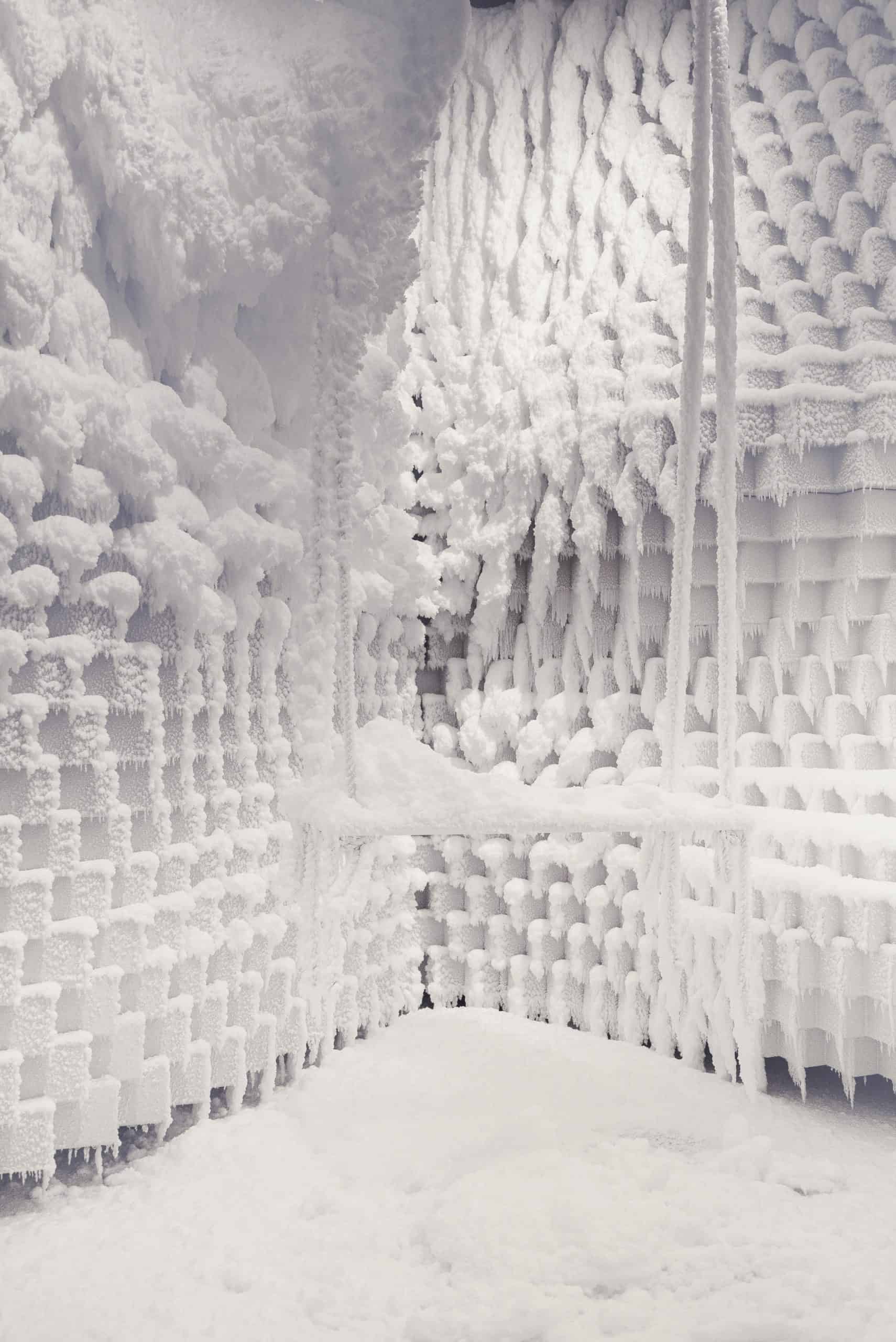 ATMOSPHERE_by_Krallerhof_Eisgrotte©-Krallerhof-scaled