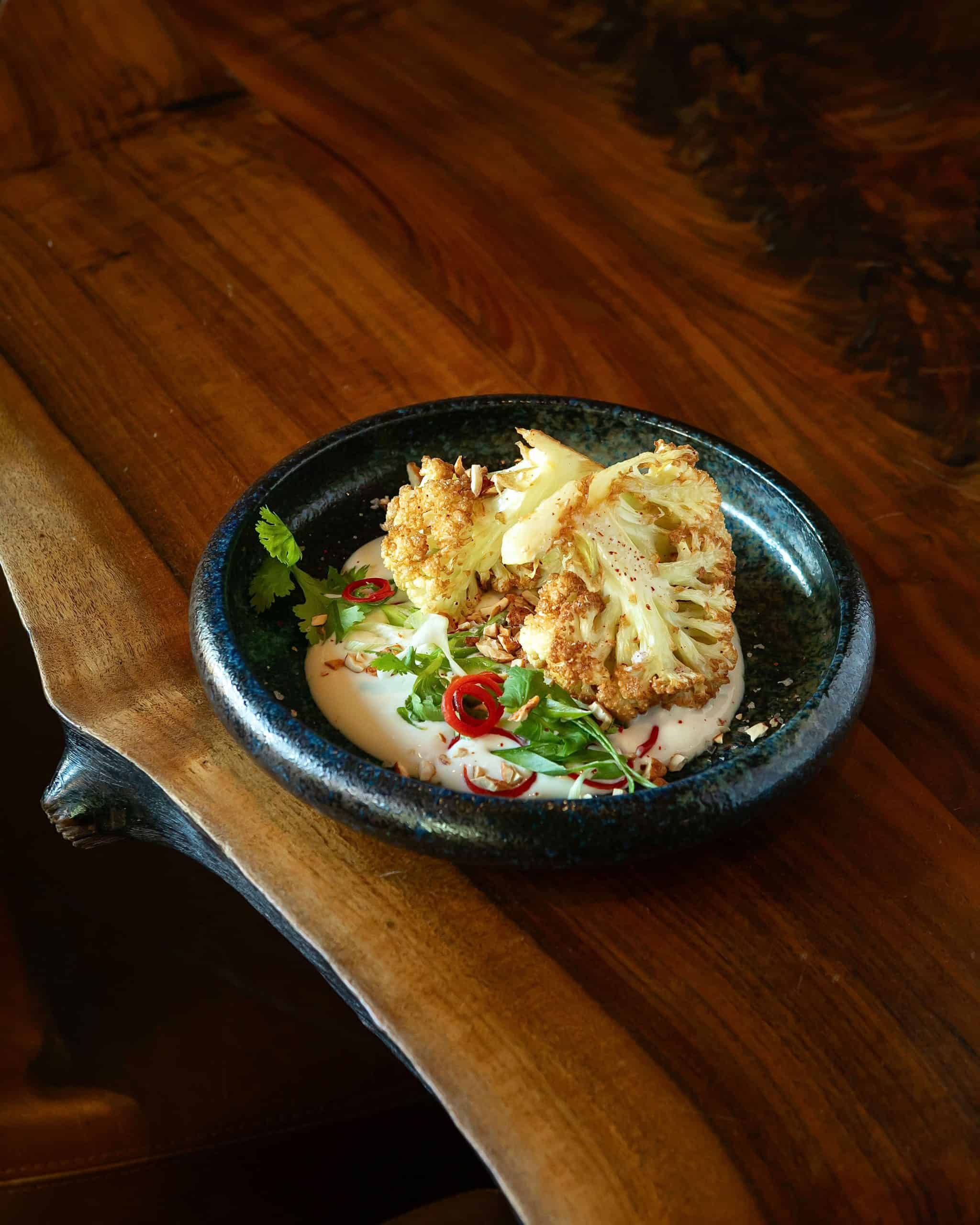 Bistro-Mitte_Geroesteter-Blumenkohl©white-kitchen_01-scaled