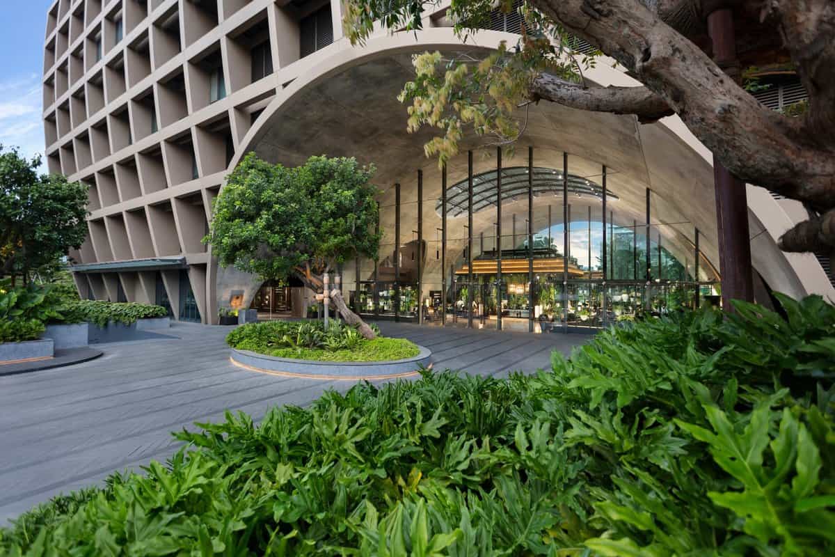 04-Sindhorn-Kempinski-Exterior-shot