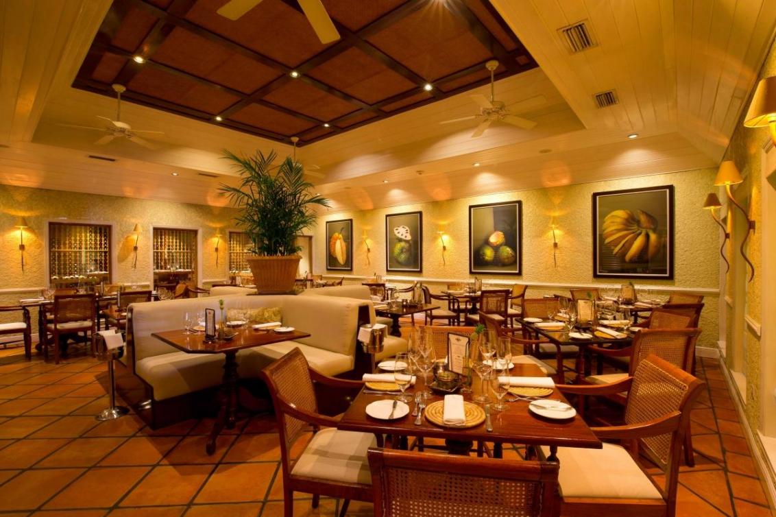 Food & Beverage Server bei The Brasserie Cayman Islands in Grand