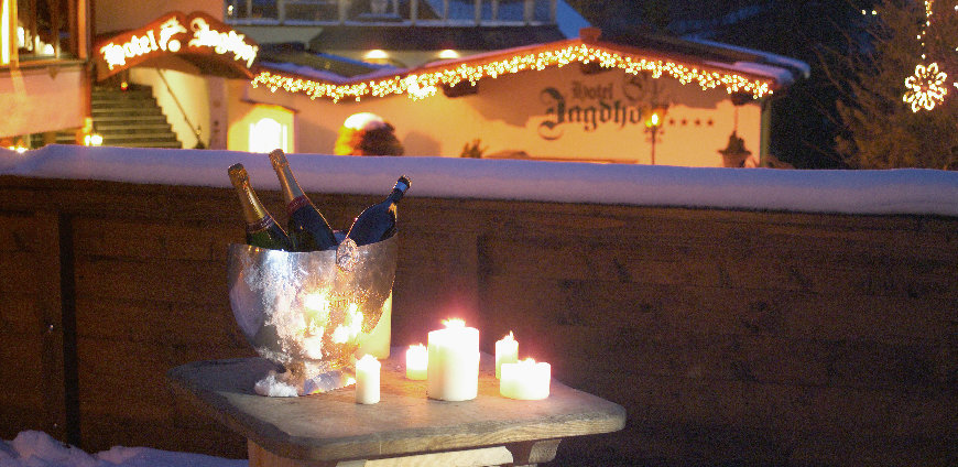 slider_Jagdhof_Aussenaufnahme-Winter-bei-Nacht-Detail-_c_-SPA-HOTEL-Jagdhof