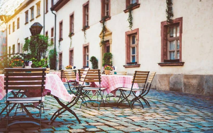 deutschland-bayern-biergarten-gastgarten